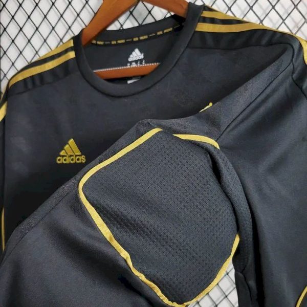 Real Madrid 2011/12 Away Retro Jersey - Image 8