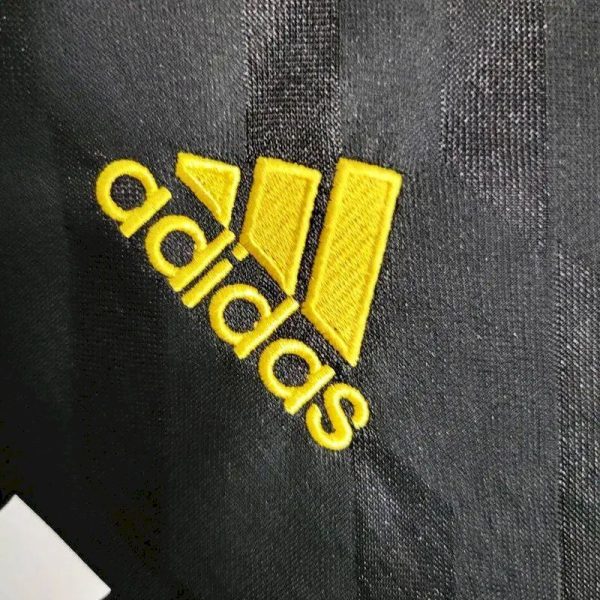 Real Madrid 2011/12 Away Retro Jersey - Image 3