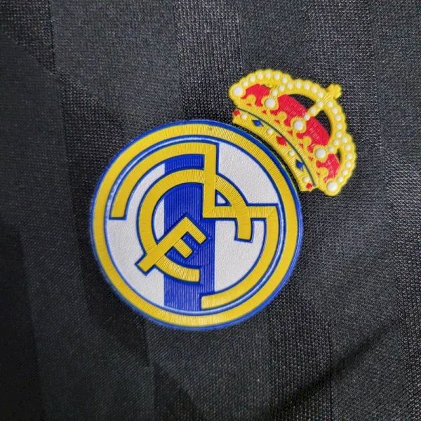 Real Madrid 2011/12 Away Long Sleeves Retro Jersey - Image 9