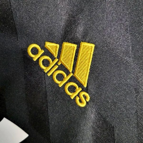 Real Madrid 2011/12 Away Long Sleeves Retro Jersey - Image 7