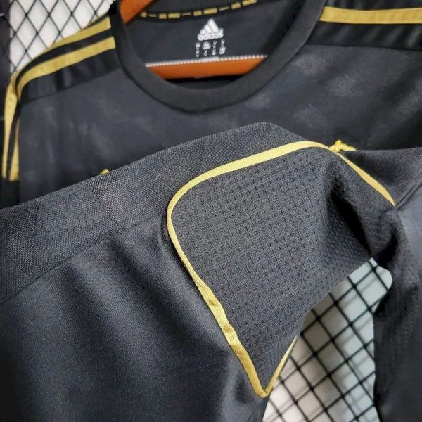 Real Madrid 2011/12 Away Long Sleeves Retro Jersey - Image 4