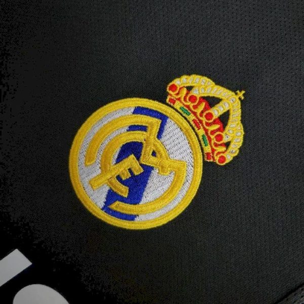 Real Madrid 2004/05 Away Retro Jersey - Image 4
