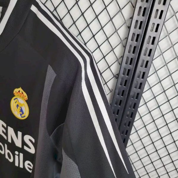 Real Madrid 2004/05 Away Retro Jersey - Image 3