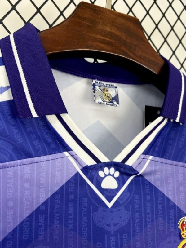 Real Madrid 1996/97 Away Retro Jersey - Image 6
