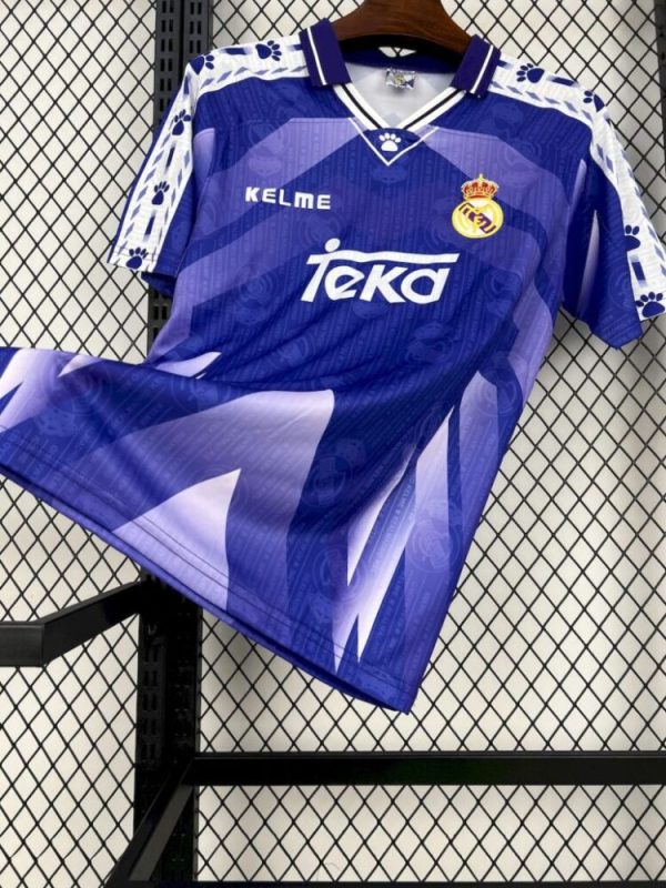 Real Madrid 1996/97 Away Retro Jersey - Image 4