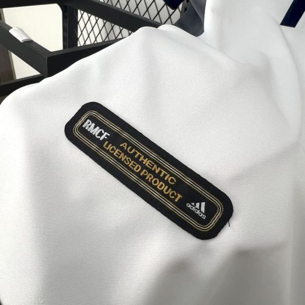 Real Madrid 2000/01 Home Retro Jersey - Image 10