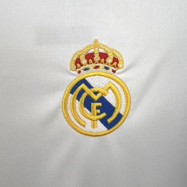 Real Madrid 2000/01 Home Retro Jersey - Image 8