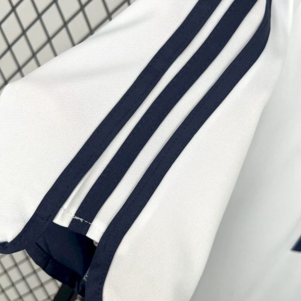 Real Madrid 2000/01 Home Retro Jersey - Image 5