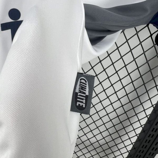 Real Madrid 2000/01 Home Retro Jersey - Image 4