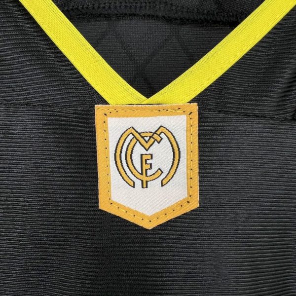 Real Madrid 1999/01 Away Retro Jersey - Image 6