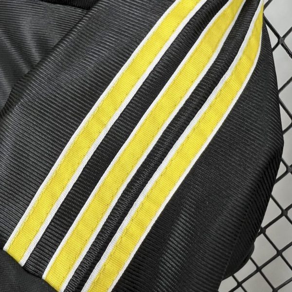 Real Madrid 1999/01 Away Retro Jersey - Image 3