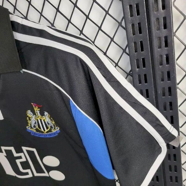 Newcastle United 2001/02 Away Retro Jersey - Image 8